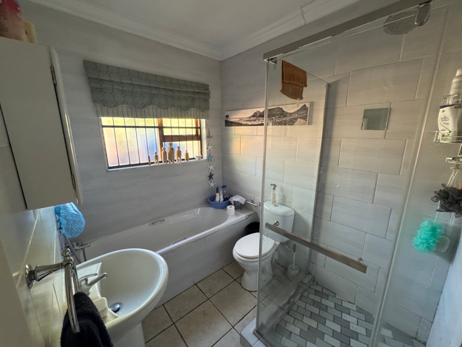 3 Bedroom Property for Sale in Langenhovenpark Free State
